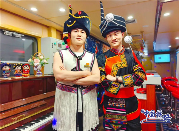 移動(dòng)的大床房!全國獨(dú)有!云南這趟雙層臥鋪火車“泰褲辣” 移動(dòng)的大床房!全國獨(dú)有!云南這趟雙層臥鋪火車“泰褲辣”