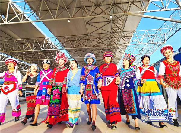 移動(dòng)的大床房!全國獨(dú)有!云南這趟雙層臥鋪火車“泰褲辣” 移動(dòng)的大床房!全國獨(dú)有!云南這趟雙層臥鋪火車“泰褲辣”