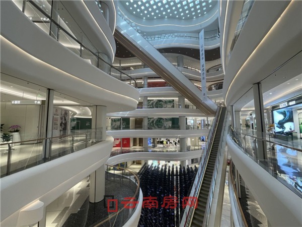 金俊廣場開業半年,人氣冷清到令人心酸,金格百貨心里也苦 金俊廣場開業半年,人氣冷清到令人心酸,金格百貨心里也苦