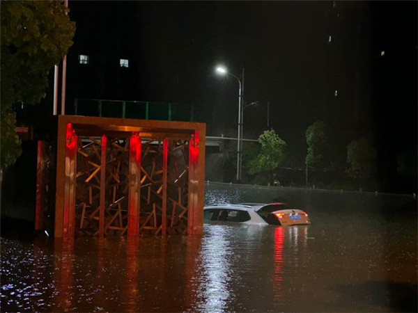 保山城區(qū)突降暴雨致多街區(qū)內(nèi)澇,消防緊急救援 保山城區(qū)突降暴雨致多街區(qū)內(nèi)澇,消防緊急救援