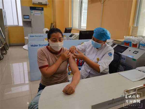 只打一針!首個國產帶狀皰疹疫苗在云南完成首針接種 只打一針!首個國產帶狀皰疹疫苗在云南完成首針接種