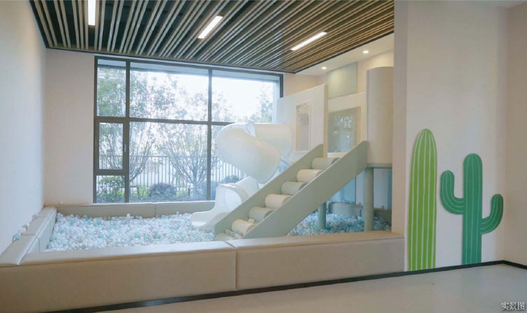 鵬欣漫城都薈二期架空層實(shí)景 鵬欣漫城都薈二期架空層實(shí)景