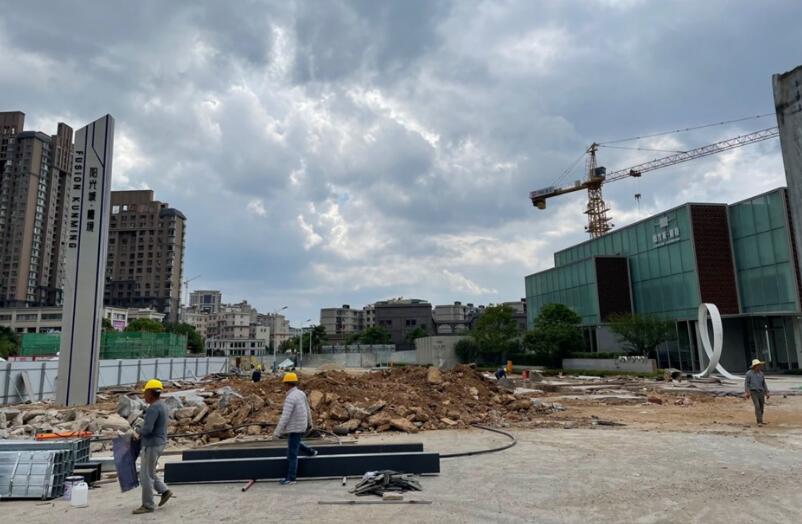 陽光城檀境售樓部已經蓋好,卻一直停工 陽光城檀境售樓部已經蓋好,卻一直停工