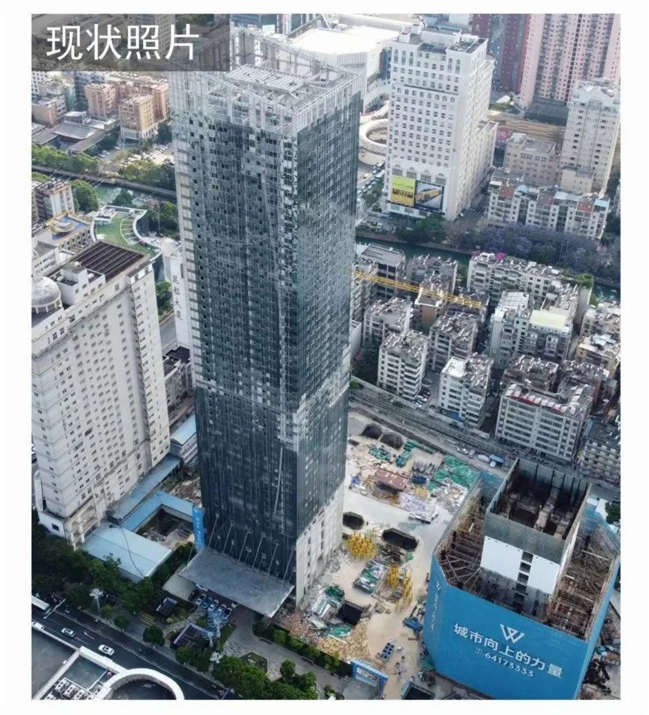 置地廣場A座目前只建到11層(右側A座、左側B座) 置地廣場A座目前只建到11層(右側A座、左側B座)