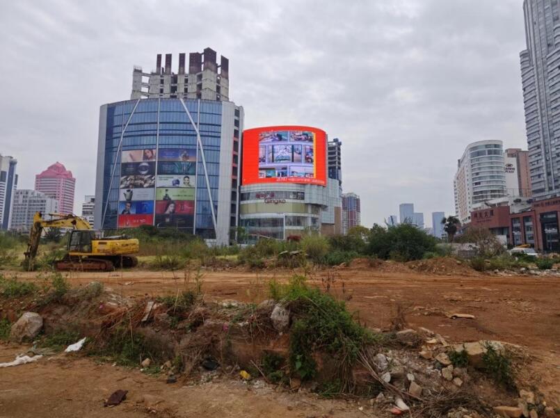 昆明SKP長期不建,導致東風廣場荒廢 昆明SKP長期不建,導致東風廣場荒廢