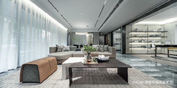 房間的擺設布局 描述已自動生成