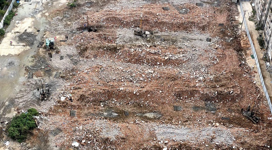 栗樹頭城改二期安置房地塊上近期已經有工人在進行地勘作業 栗樹頭城改二期安置房地塊上近期已經有工人在進行地勘作業