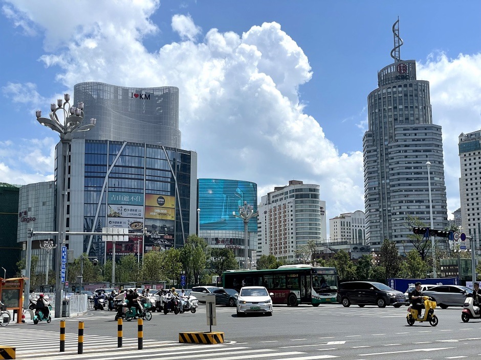 東風廣場圍擋拆除后,金俊廣場成為做大受益者 東風廣場圍擋拆除后,金俊廣場成為做大受益者