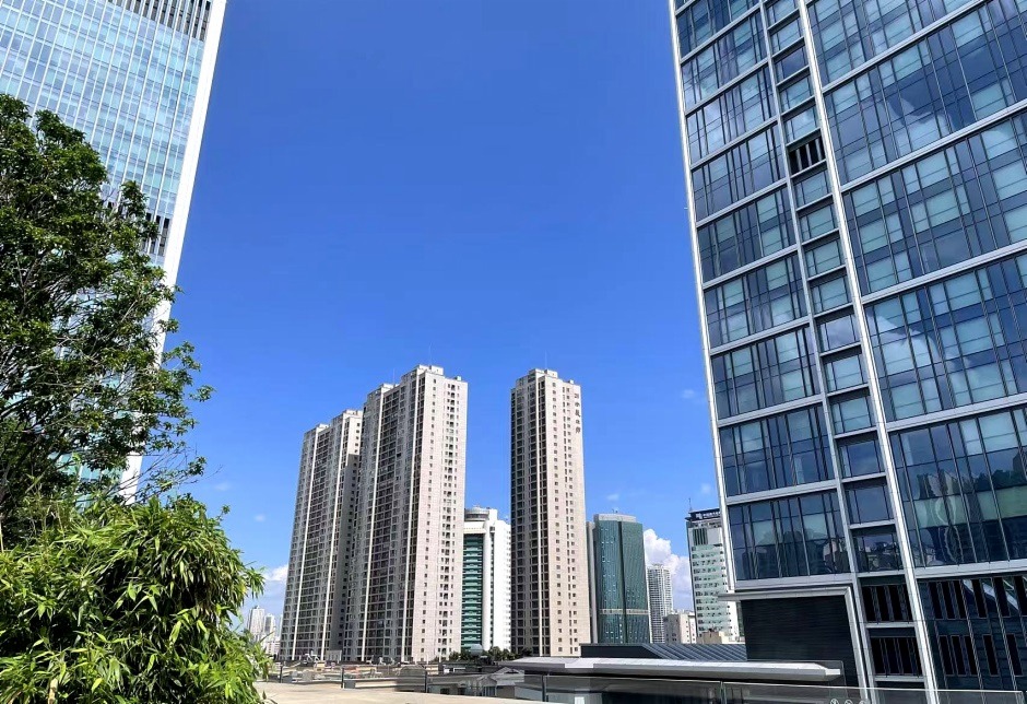 在恒隆廣場雙塔之間能看到近在咫尺的南亞之門 在恒隆廣場雙塔之間能看到近在咫尺的南亞之門